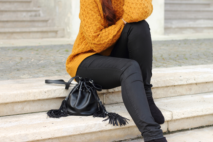 justmyself-Fashionblog-Deutschland-strickpullover-senfgelb-knitwear-mustard-coloured-schwarze-jeans-mavi-herbst-trend-8
