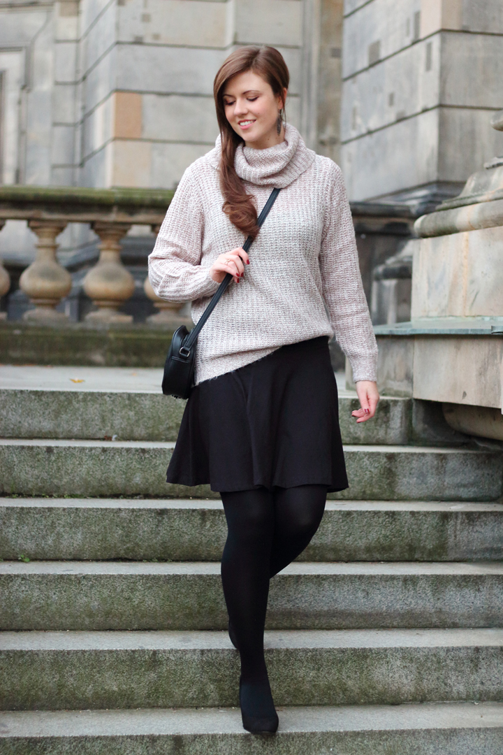 justmyself-fashionblog-item-m6-strumpfhose-hochwertig-wärmend-schwarz-winter-pullover-beige-5
