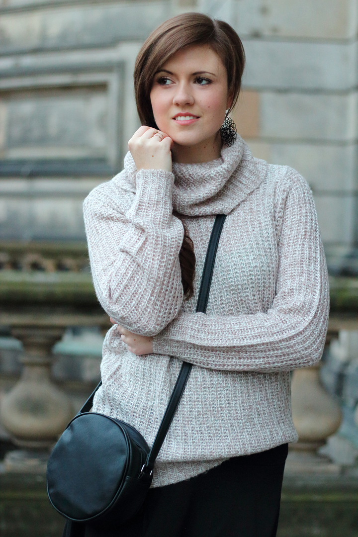 justmyself-fashionblog-item-m6-strumpfhose-hochwertig-wärmend-schwarz-winter-pullover-beige-9