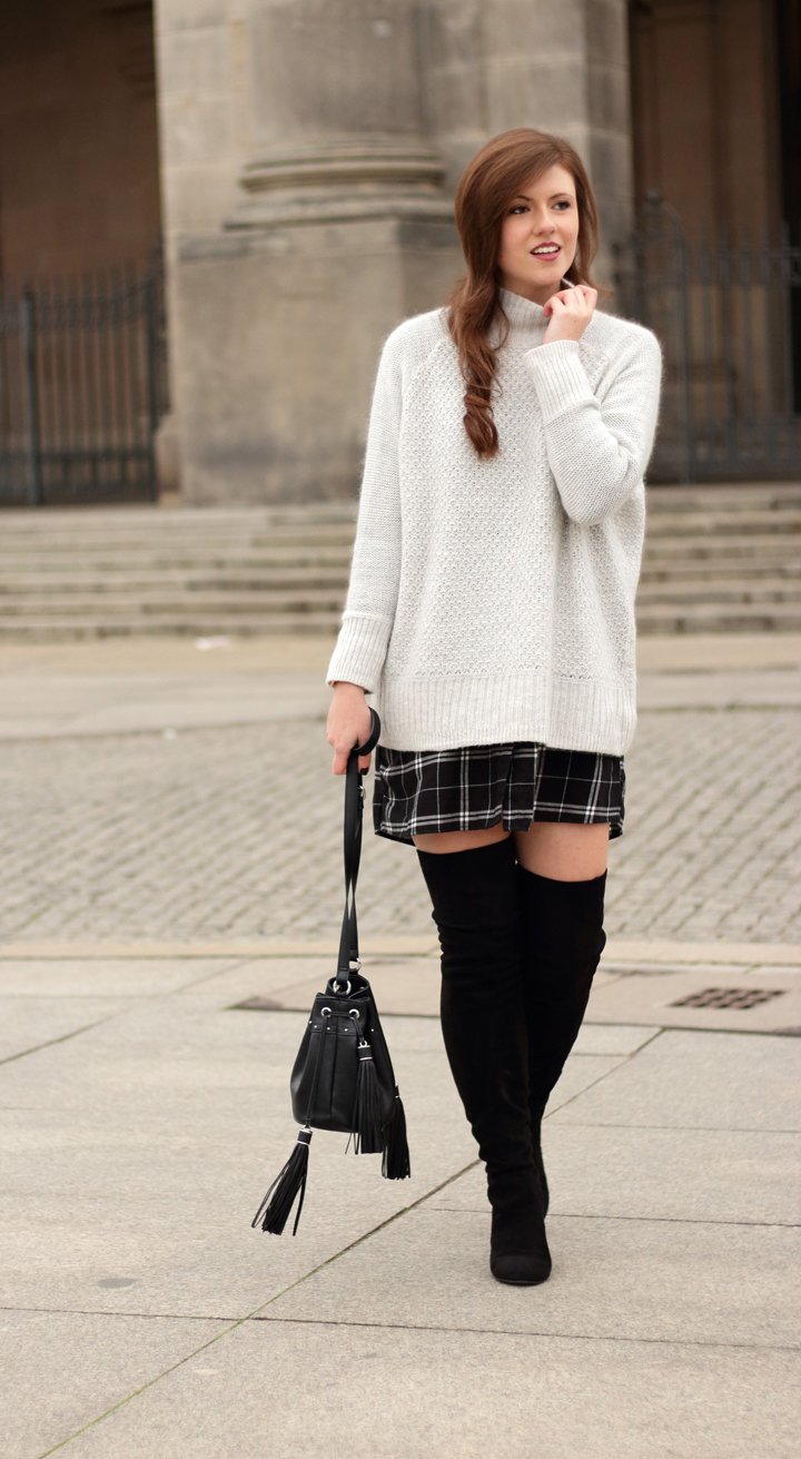 justmyself-fashion-blog-overknees-london-rebell-karo-blusenkleid-grauer-pullover-4