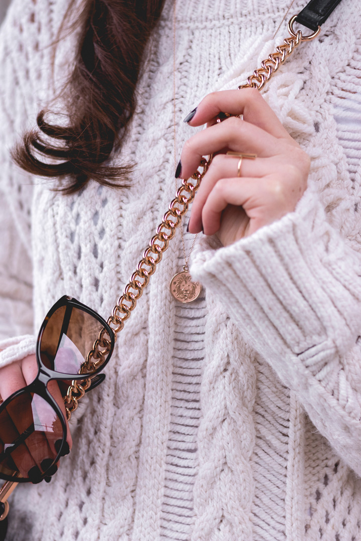 Sweater weather | Zara Pulloverkleid und Overknees